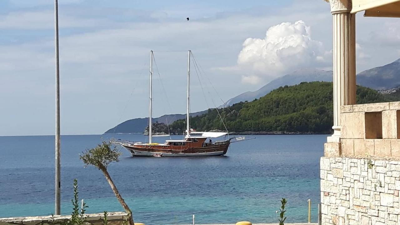 Castle Hotel Himare Exteriör bild